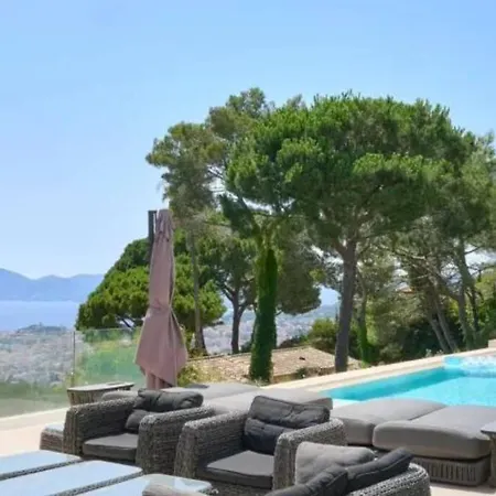 Villa Sunrise Contemporaine Sur Les Collines